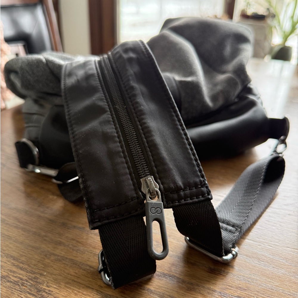 Lululemon Drawstring Bag - Picture 11 of 14